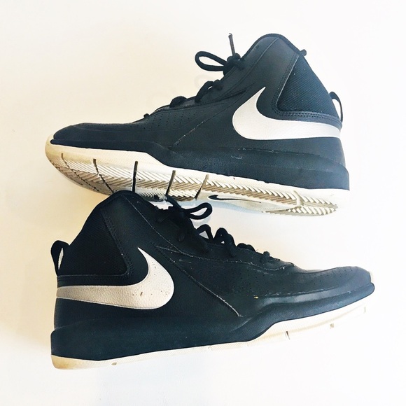Nike Other - 2/$20 Nike Team Hustle D 7 Kids Basketball Shoe 6.5Y